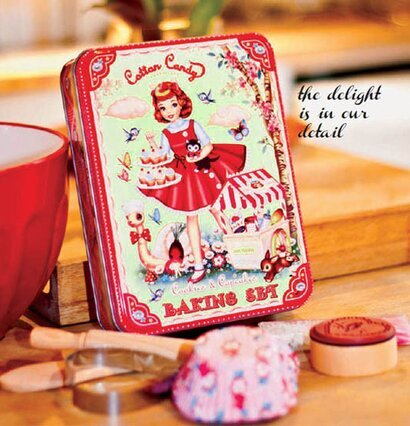 Bild av färgglatt bakset för barn med retrodesign