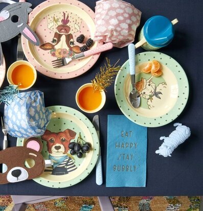 Bild av färgglad och lekfull dukning för barnkalas