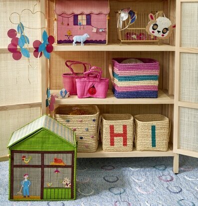 Bild av charmig och lekfull förvaringshörna i butik
