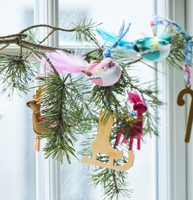 Bild av detaljrika och harmoniska juldekorationer