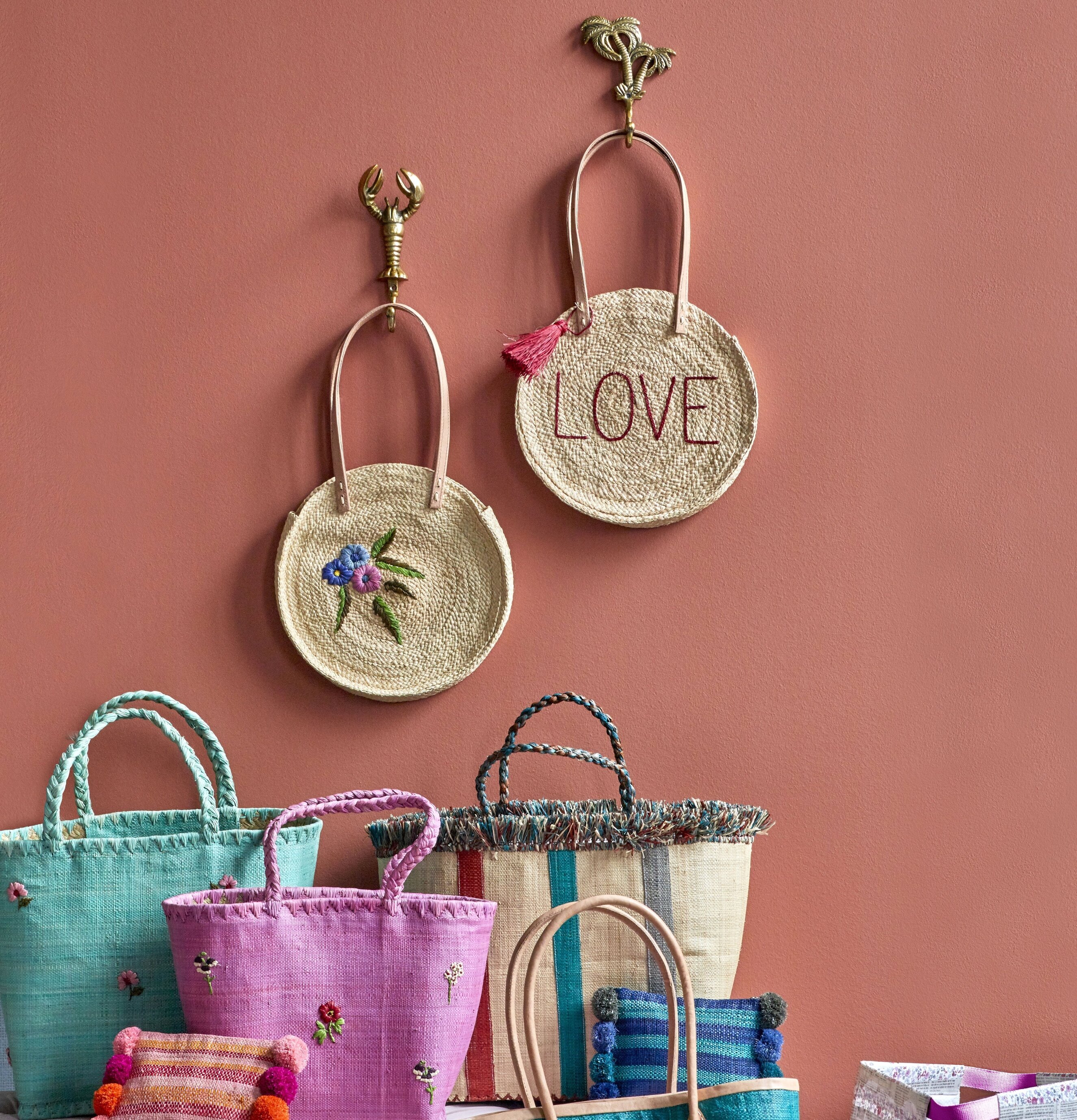 Väska Raffia Flower Embroidery från Rice med blommotiv