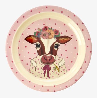 Bild av rosa tallrik med ko och blomsterdiadem