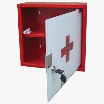 Bild av rött medicinskåp med frostad glasdörr