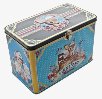 Bild av färgglad första hjälpen-box med retrodesign