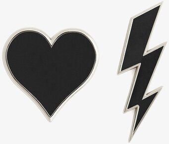 Bild av stilrena pins med hjärta och blixtdesign