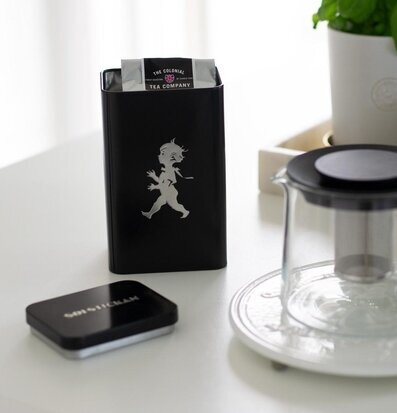 Bild av stilren plåtburk för elegant teförvaring