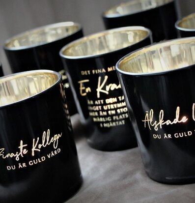 Bild av stilfulla ljuslyktor med varmhjärtade budskap