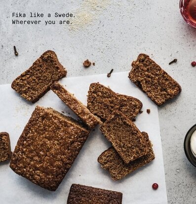 Bild av smakfullt arrangerad fika med pepparkaka