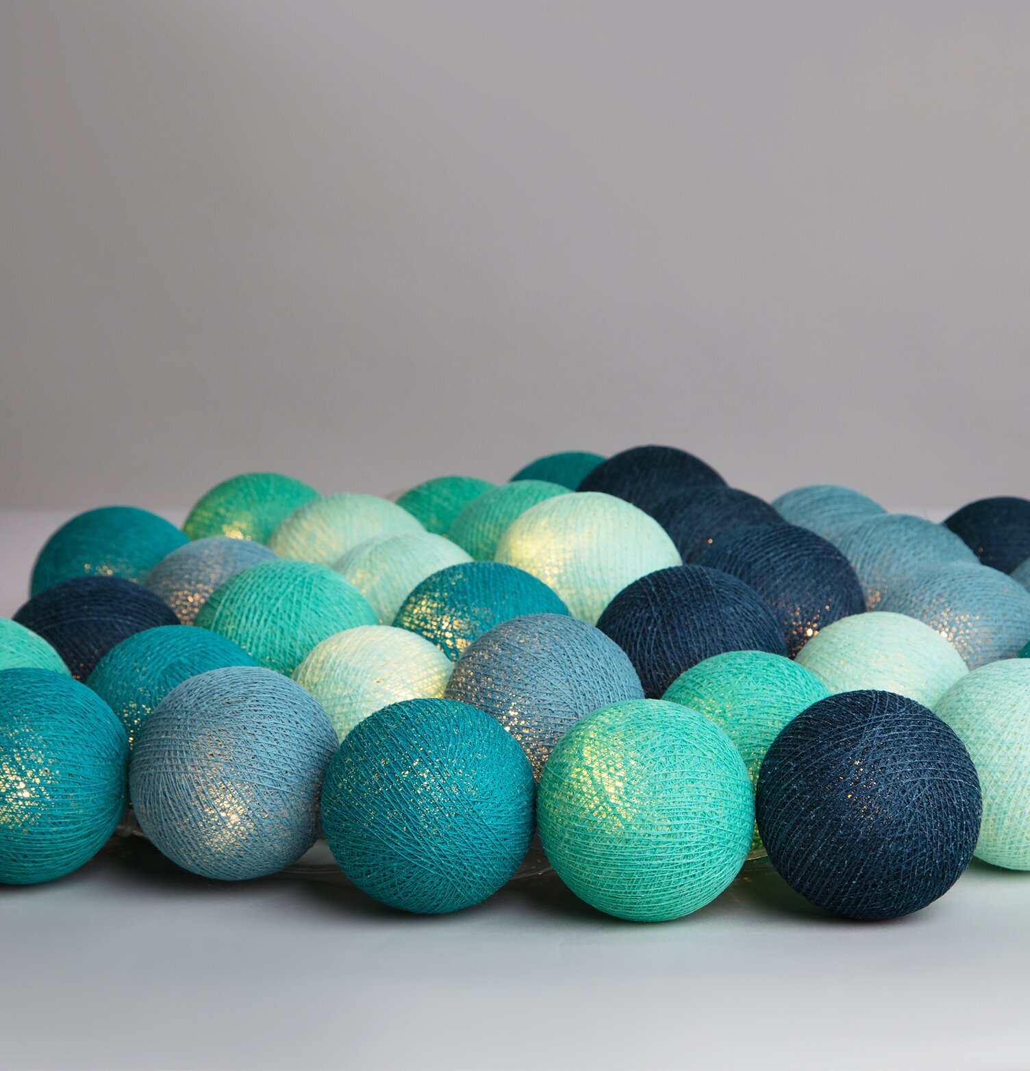 Bild av ljusslinga med mintgröna och blå nyanser