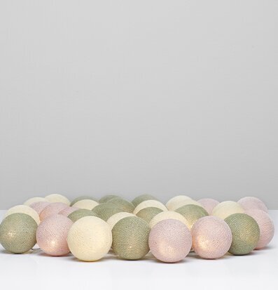 Bild av elegant ljusslinga med mjukt sken och pastellfärger