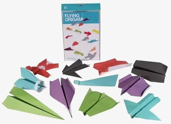 Bild av färgglada origami flygplan och kreativ potential