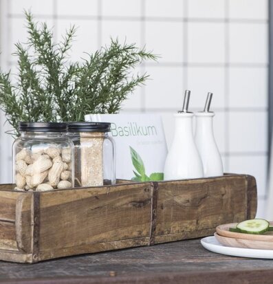 Bild av stilren och funktionell trälåda i köksmiljö