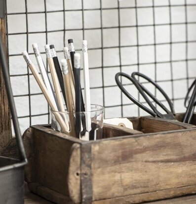 Foto av rustik träform med tre fack och kreativ stil