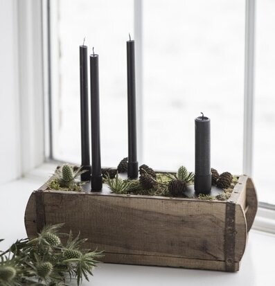 Foto av rustik murstensform med naturlig dekoration