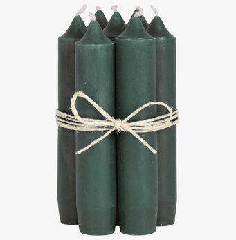 Bild av mossgröna stearinljus med rustik paketering