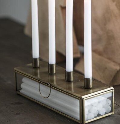 Foto av elegant adventsljusstake i mässing och glas