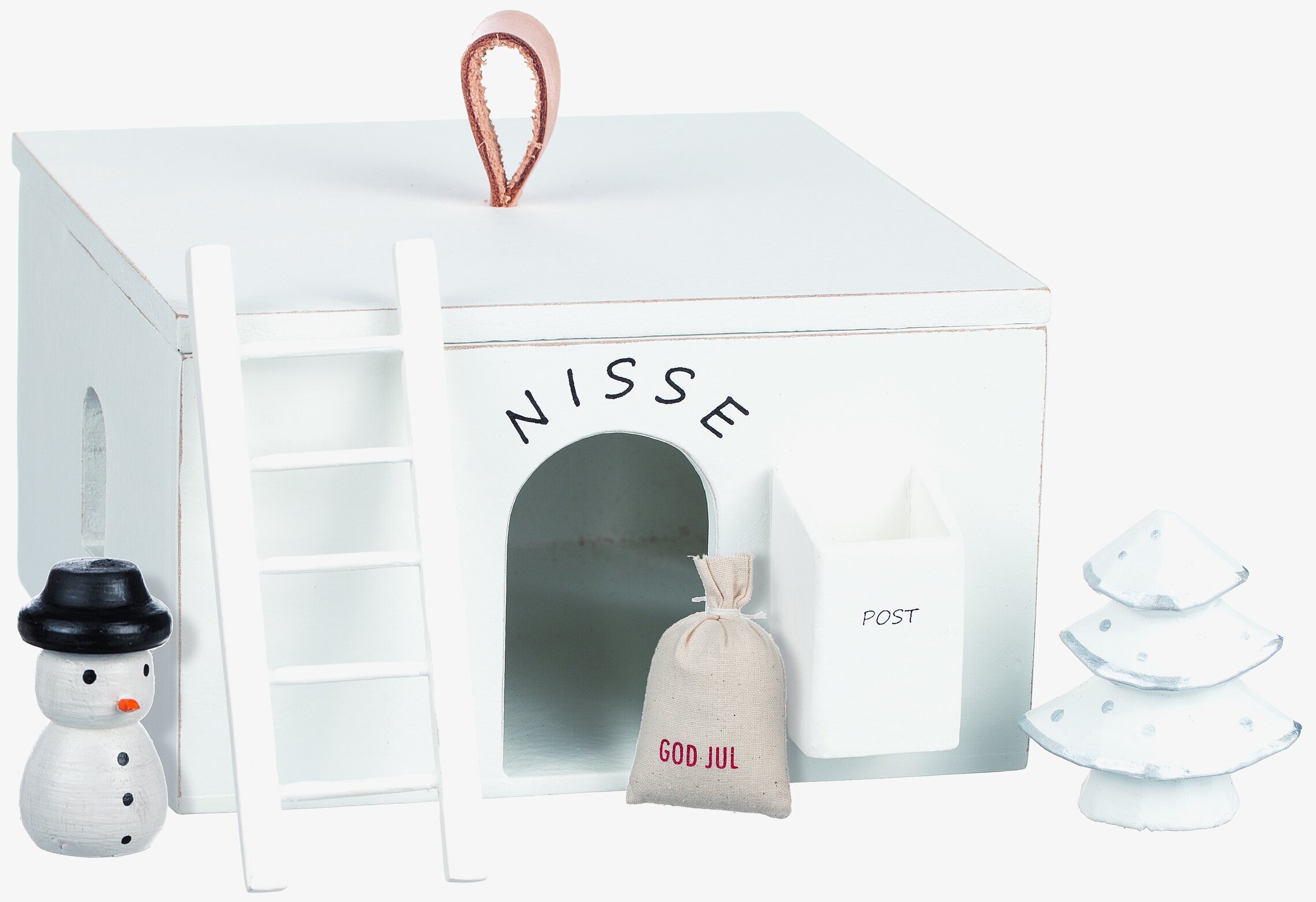 Nissehus Med Tillbehör från Different Design i vintermiljö