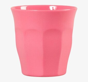 Bild av rosa mugg med polerad finish och böljande mönster