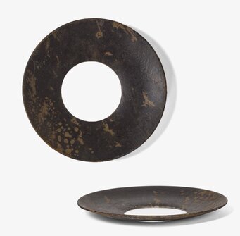 Foto av stilren ljusmanschett med antika detaljer