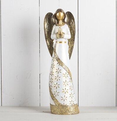 Foto av skulptur: Ängel i fridfull och harmonisk stil