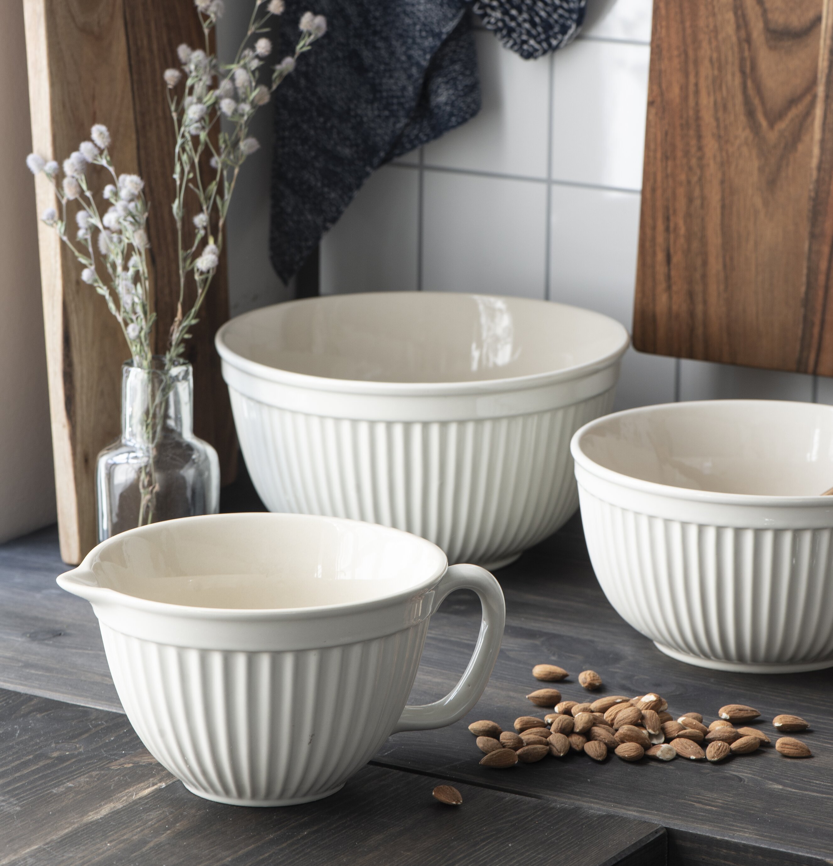 Vispskål Mynte Butter Cream från IB Laursen i rustikt kök