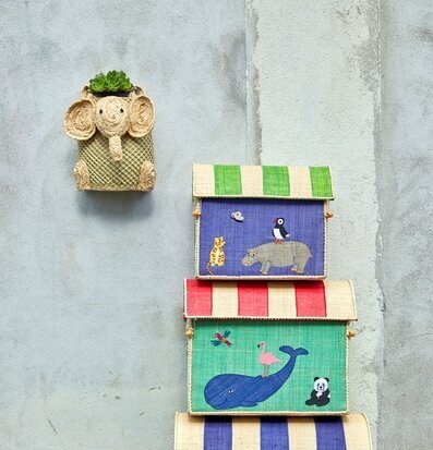 Bild av charmig interiör med lekfull förvaring