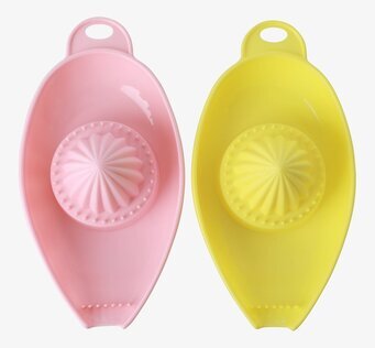 Bild av färgglada citruspressar för enkel juicepressning