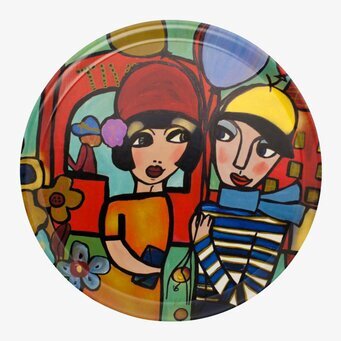 Bild av konstnärligt utformad bricka med livligt motiv