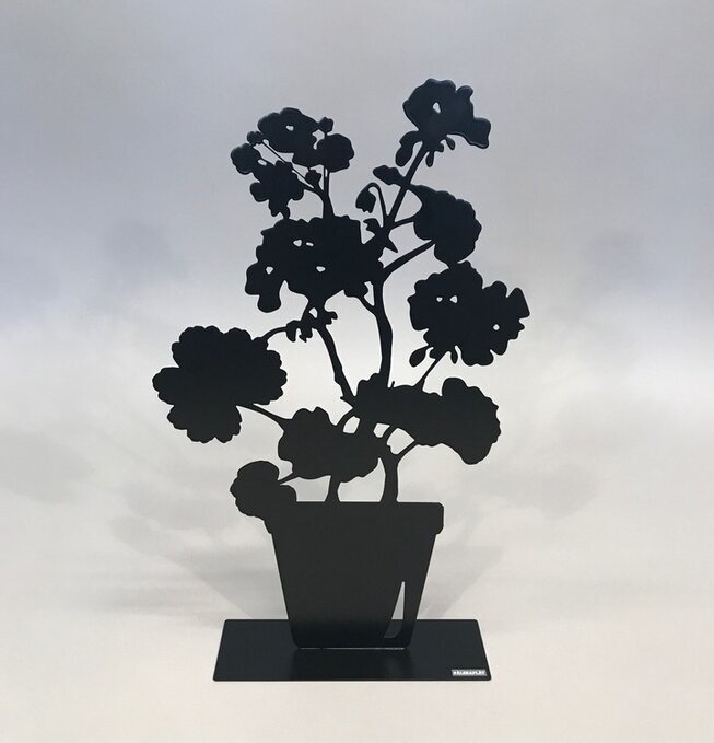 #ÄlskaPlåt Pelargon Svart från Älskaplåt, metalldekoration