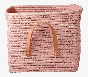 Foto av rosa korg med stilren och funktionell design