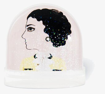 Bild av elegant snöglob med klassisk och modern design