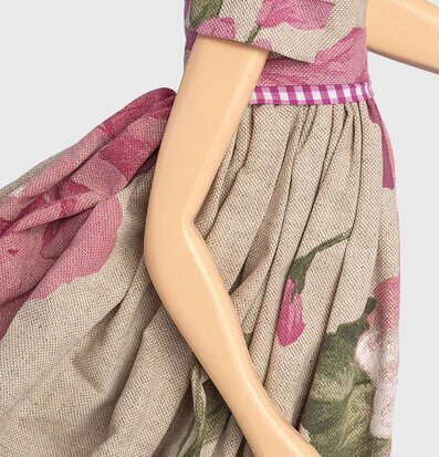 Foto av unik bordslampa med blommönstrad design