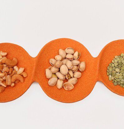 Serveringsskål Trippel från Zuperzozial med nötter och ärter