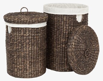 Bild av två cylinderformade tvättkorgar i vattenhyacinth