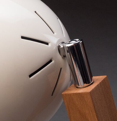 Bild av bordslampa med modern design och material