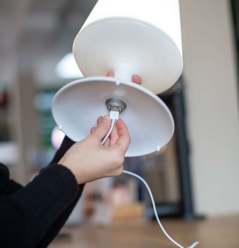 Lampa Light To Go LED Organic Deep Grey från Koziol