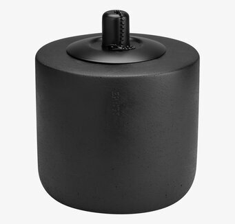 Bild av stilren och funktionell oljelykta i svart