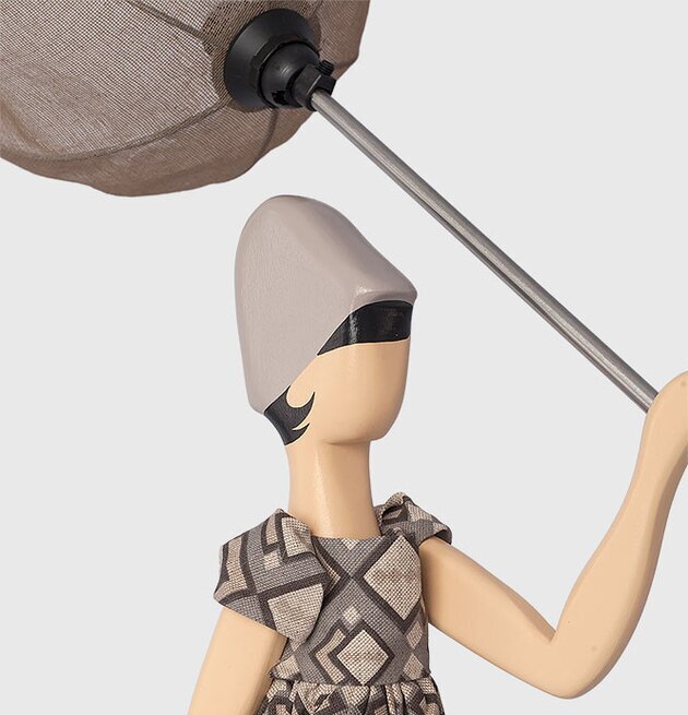 Bordslampa Eleni från Skitso med konstnärlig design