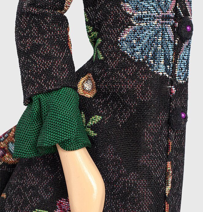 Bordslampa Medea från Skitso med detaljrik kvinnlig figur