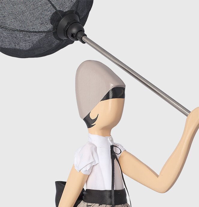 Bordslampa Nota från Skitso med elegant figur och grå skärm