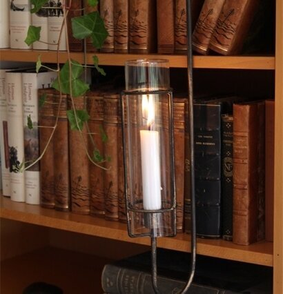 Eldvakt Ljusstake Hylla/Dörr från Eldgarden på bokhylla