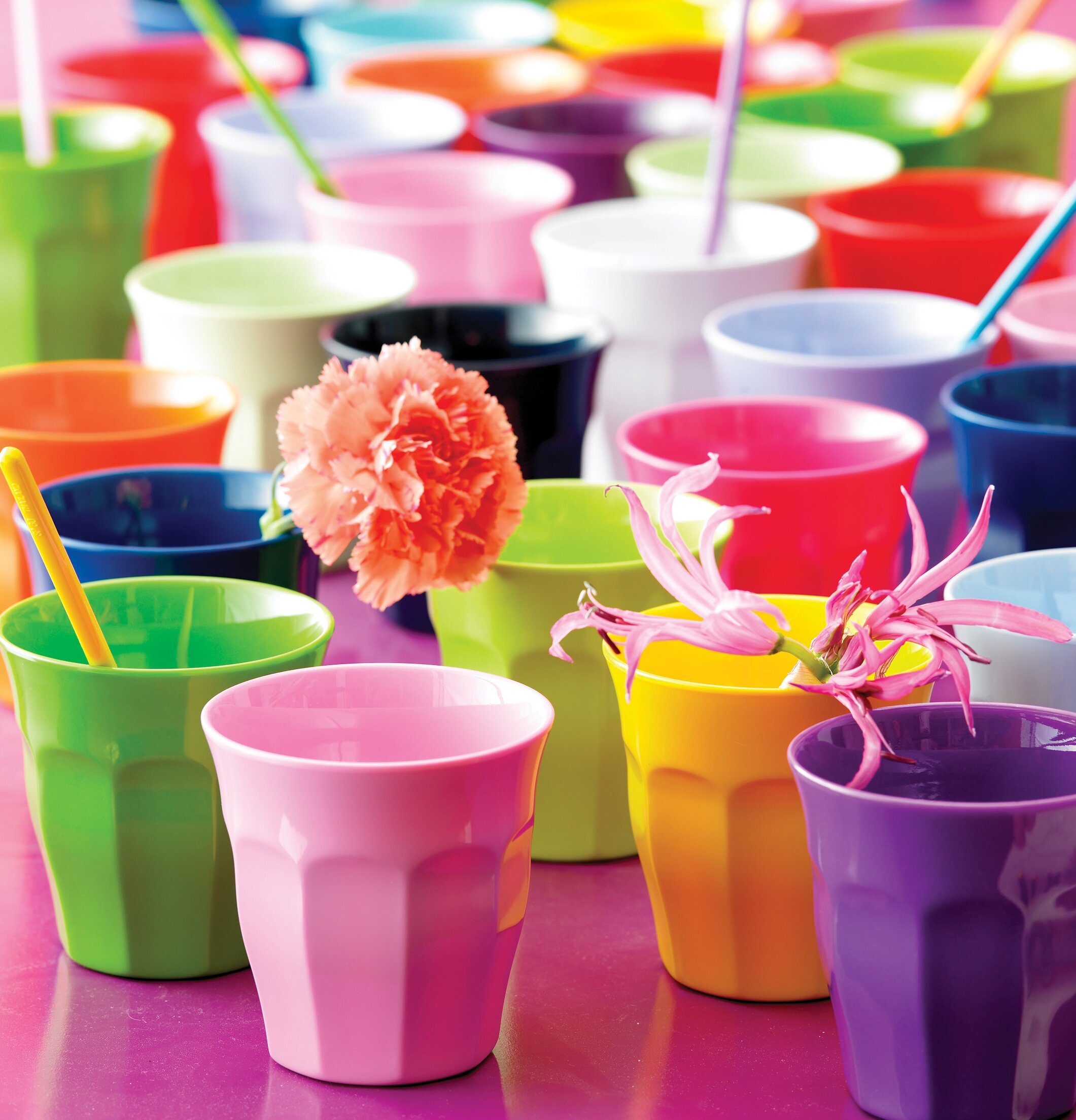 Mugg Mörkrosa från Rice i en färgglad kollektion av muggar