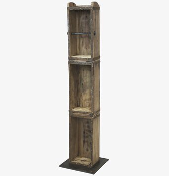 Bild av rustik toalettpappershållare i trä och metall