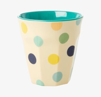 Foto av färgglad mugg med prickmönster och turkos insida