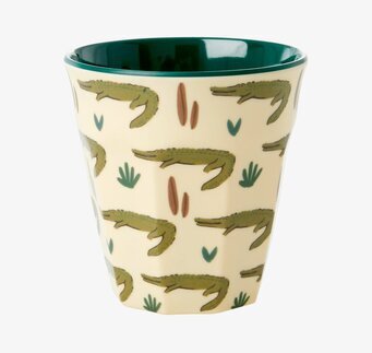 Bild av mugg med djungelmönster och gröna detaljer