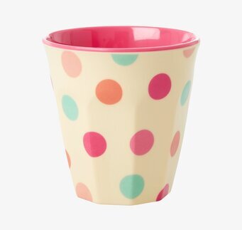 Bild av färgglad mugg med prickar och rosa insida