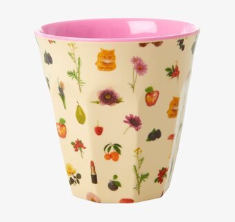 Bild av färgglad mugg med höstligt och modernt motiv