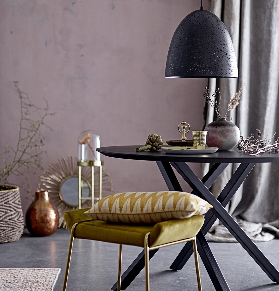 Kakfat Mango från Bloomingville på ett stilrent mörkt bord