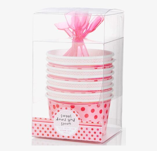 Bild av färgglada bägare med prickar och plastskedar