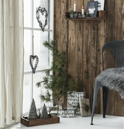 Bild av stämningsfull inredning med naturliga inslag